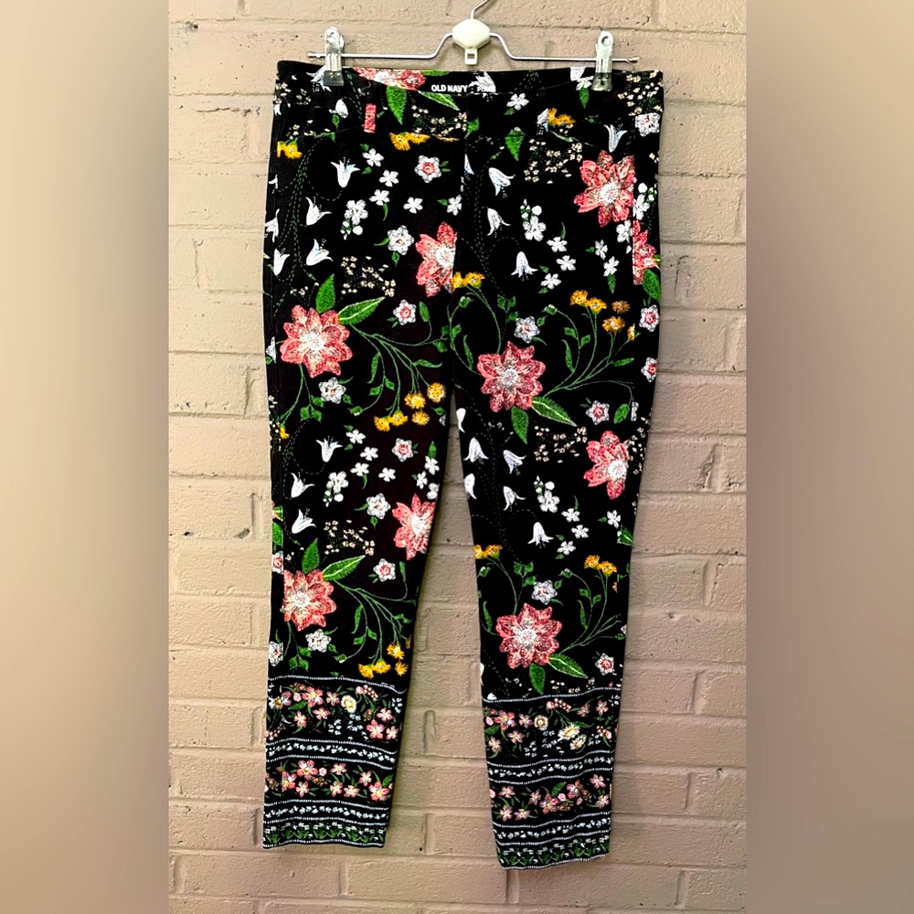 Old Navy Black Floral Print Ankle Length Pants 8